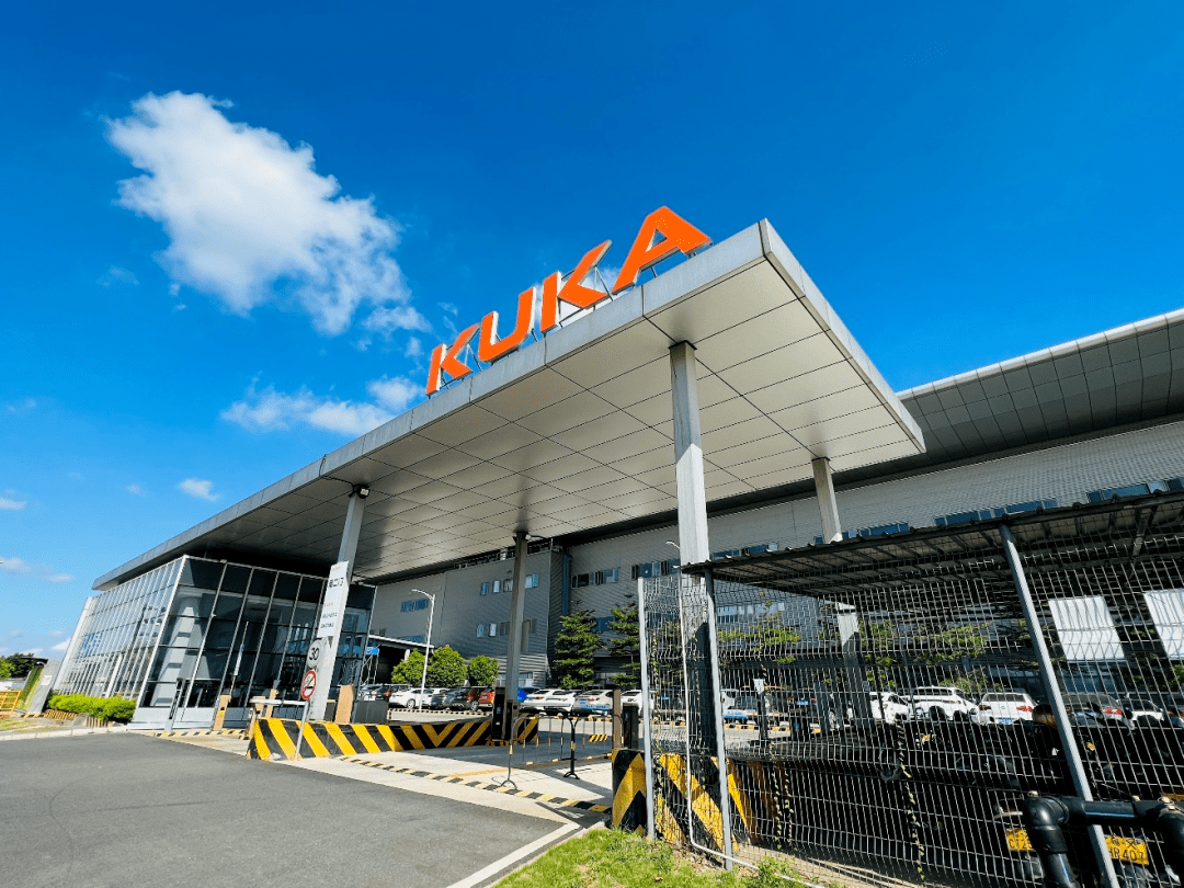 机器人造机器人，库卡中国顺德制造工厂高质量数字化升级进行时